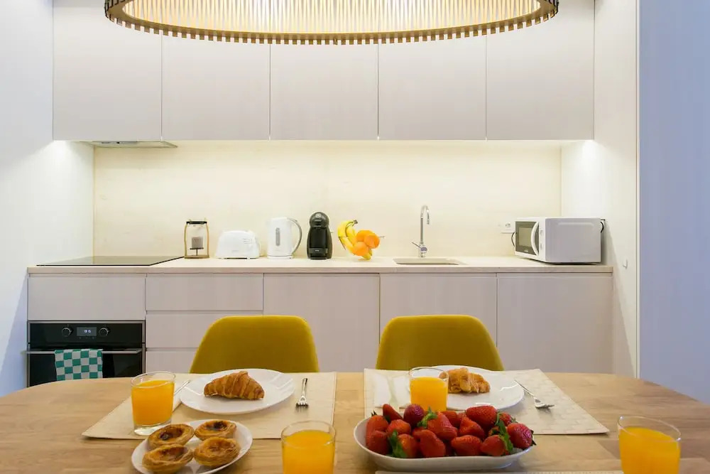 JOIVY Sunny 1-bed flat w/terrace&sea view in Baixa, 3mins to Arco da Rua Augusta
