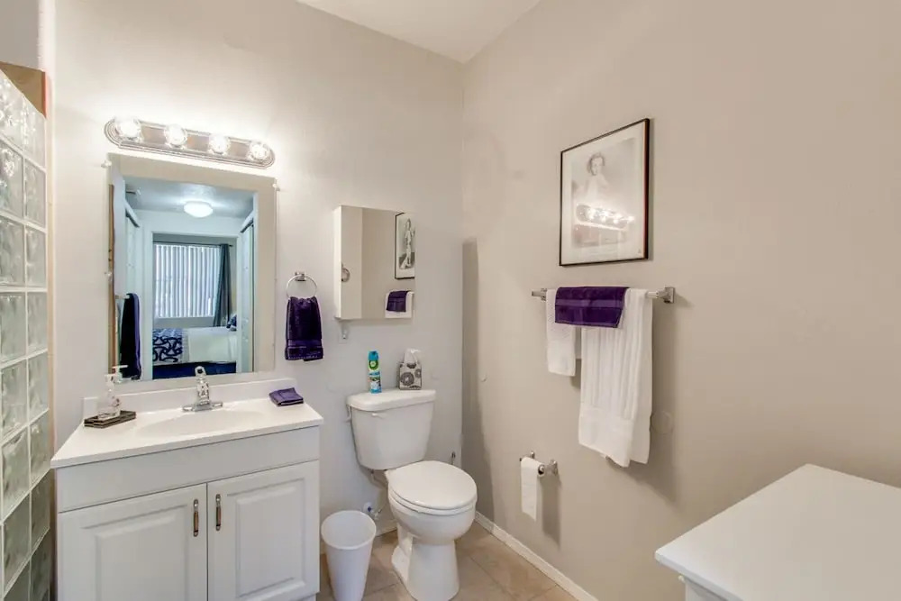 Southern #1064 - 2 Br condo by RedAwning
