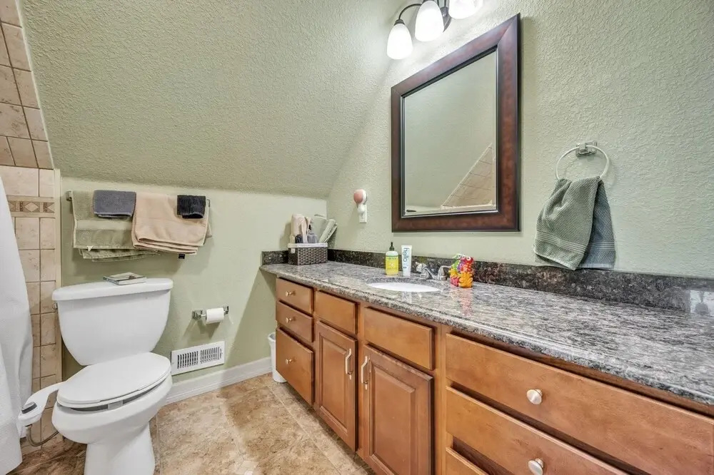 Stylish 2-story Home - Perfect Denver Location 2 Bedroom Home