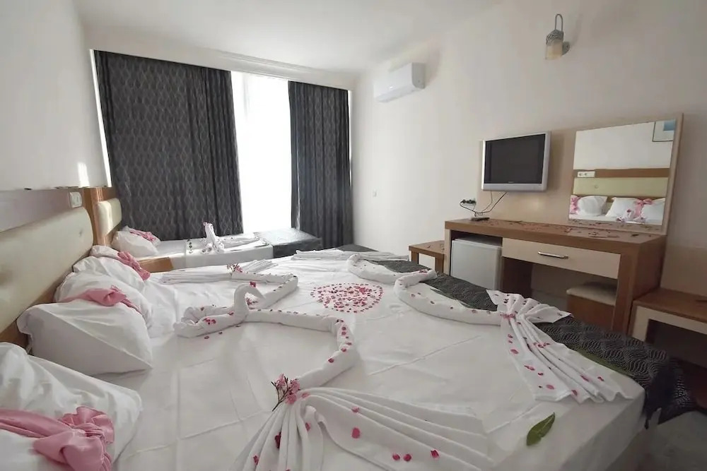 Vi̇va Beach Hotel