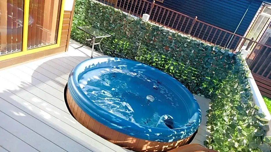 Rowan Lodge with Hot Tub