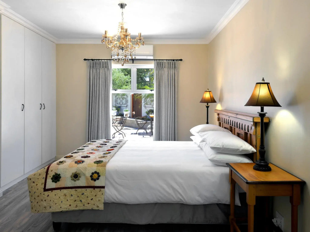 Petit Plaisir is a Romantic Self-catering Cottage on the Side of the Village no1