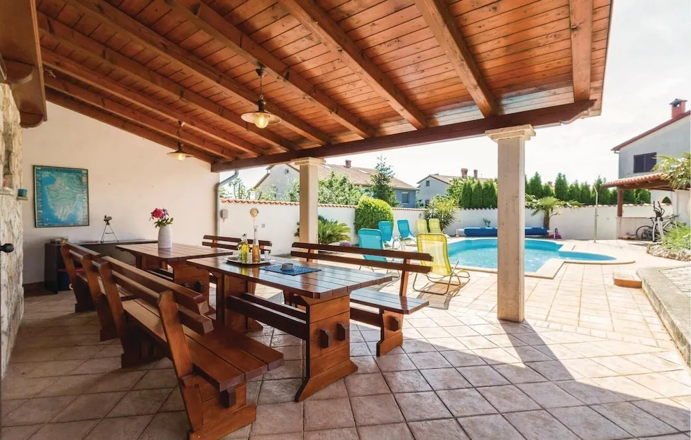 Amazing Apartment in Banjole With 1 Bedrooms, Wifi and Outdoor Swimming Pool