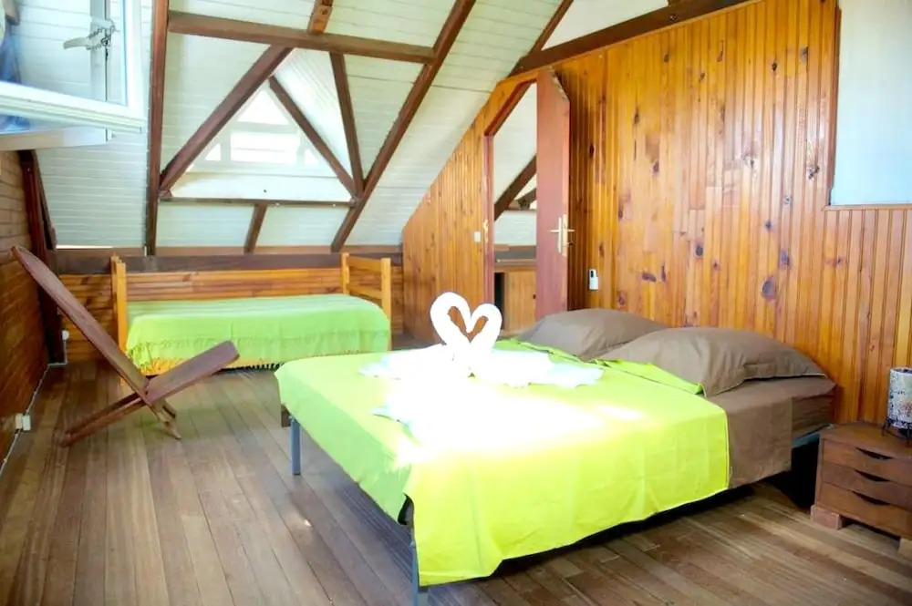 House With in Sainte anne With Enclosed Garden and Wifi