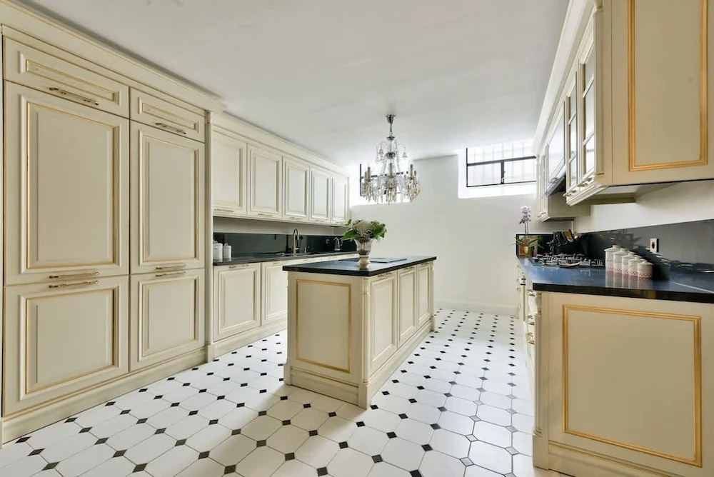 Noble Luxury Residence in the Heart of Paris