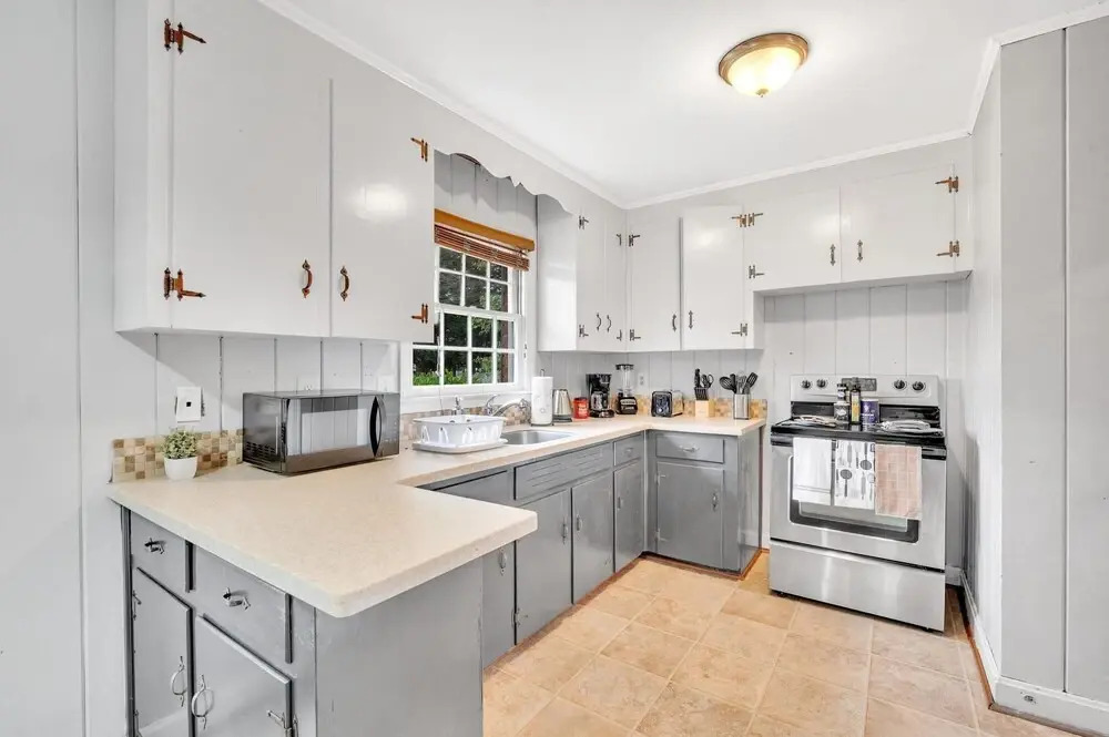 Spacious 2BR Duplex - Near Uptown Charlotte