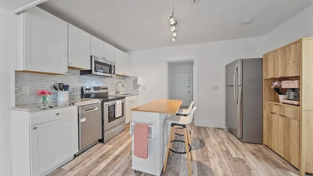 Urban Nest On 8th 4 Bedroom Home