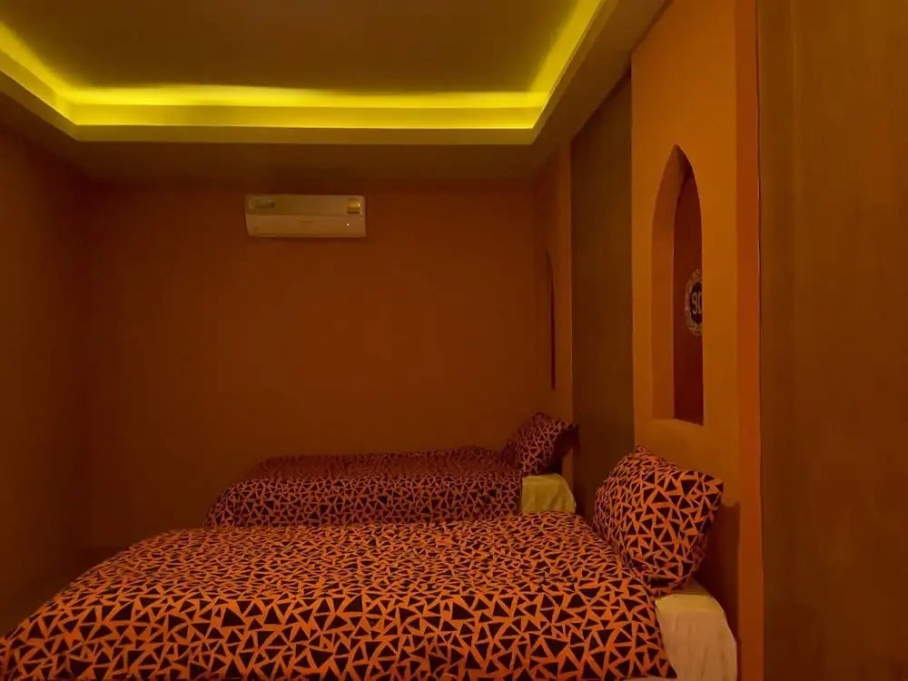 Bee Sleep Hostel & Nana Art gallery