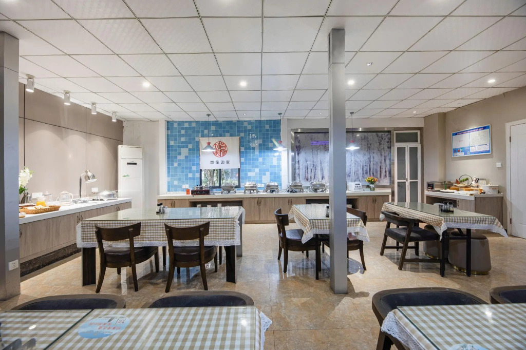 Atour Hotel Jinhua Bayi South Street Subway Station
