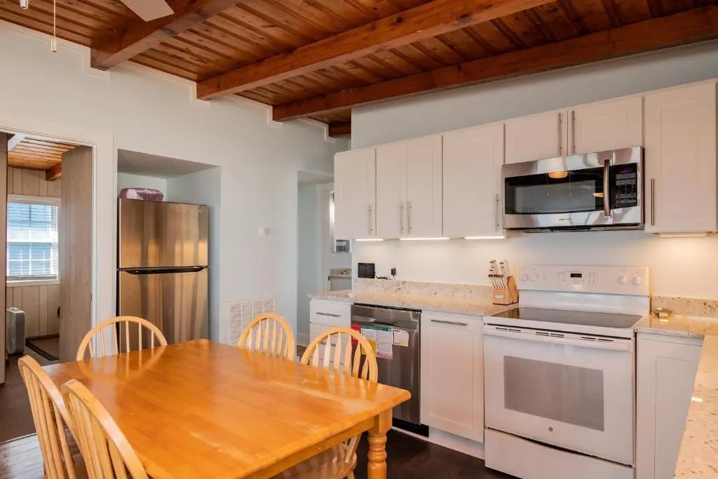 Chillax Inn by Oak Island Accommodations