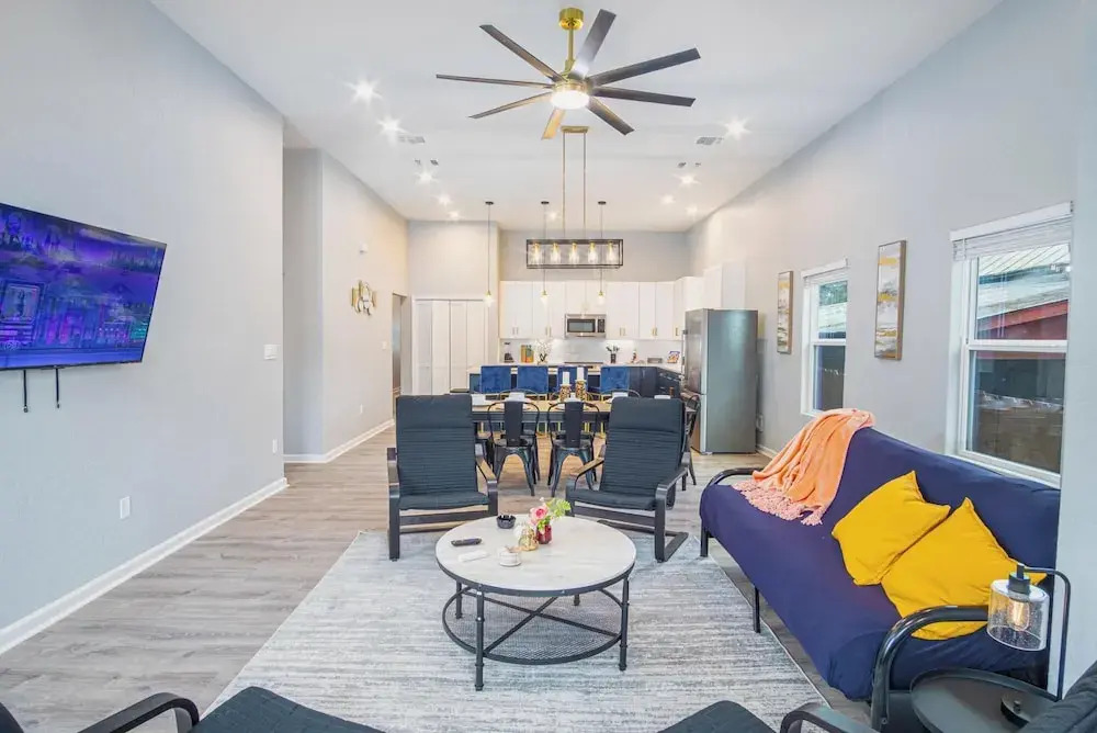 Seize the Moment! 4br/3ba Gem w/ Downtown Views!