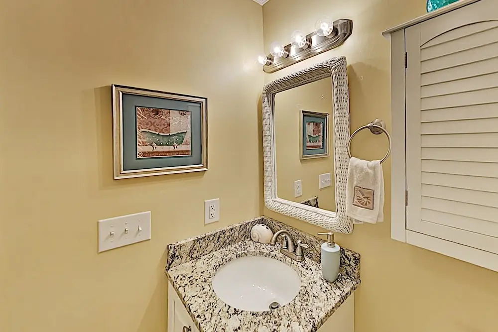 Jinks Creek Corner Unit W/ Pool, 2 Blocks To Beach 3 Bedroom Condo
