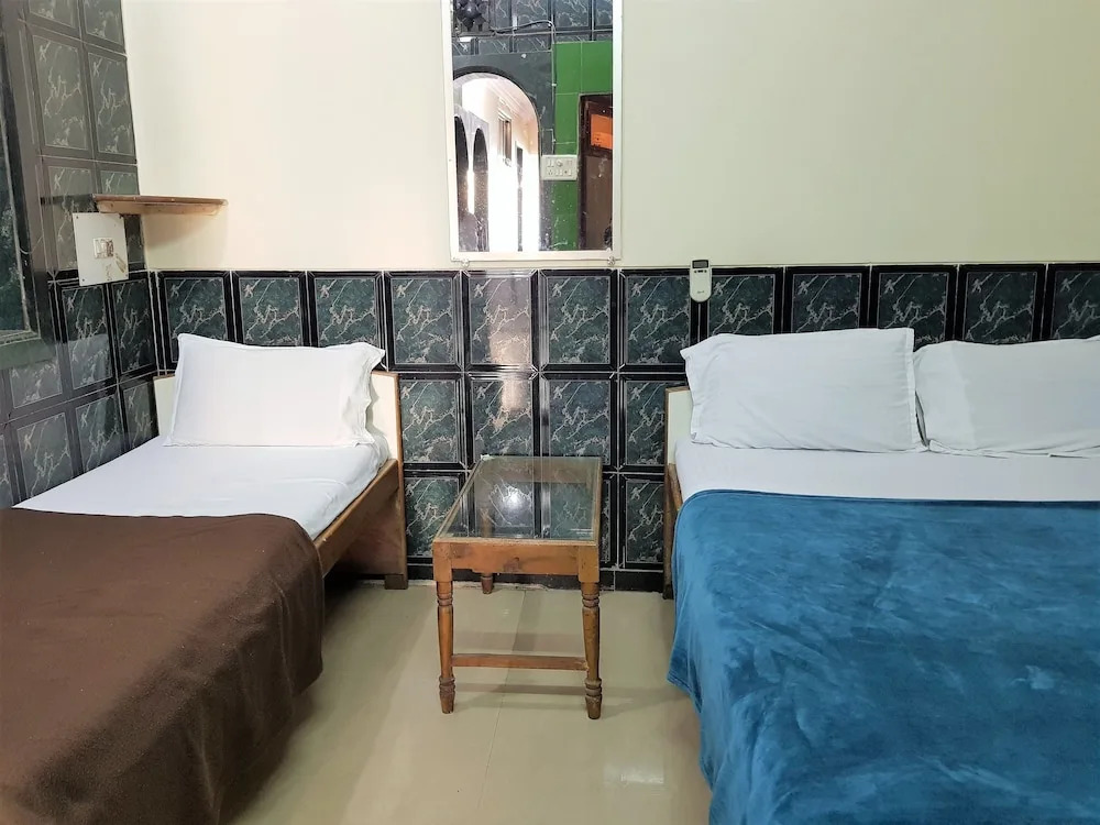 Hotel Metro Plaza Residency by Hexa Rooms