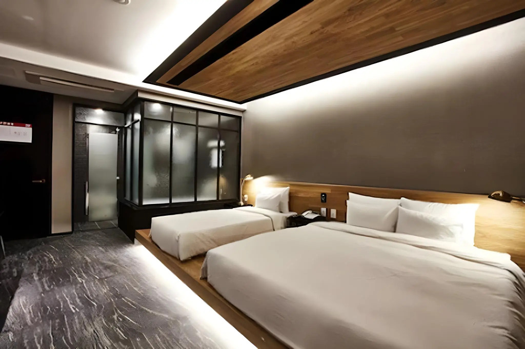 Hotel Wanted