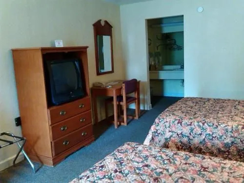 Woodridge Inn and Suites
