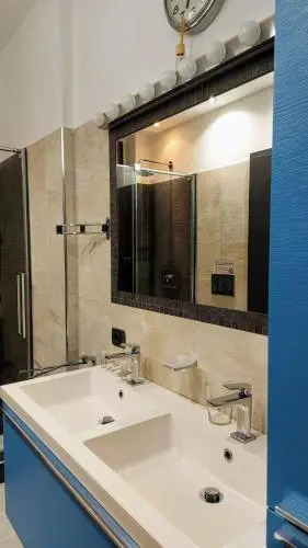 Stylish Boutique Apartment-City Center