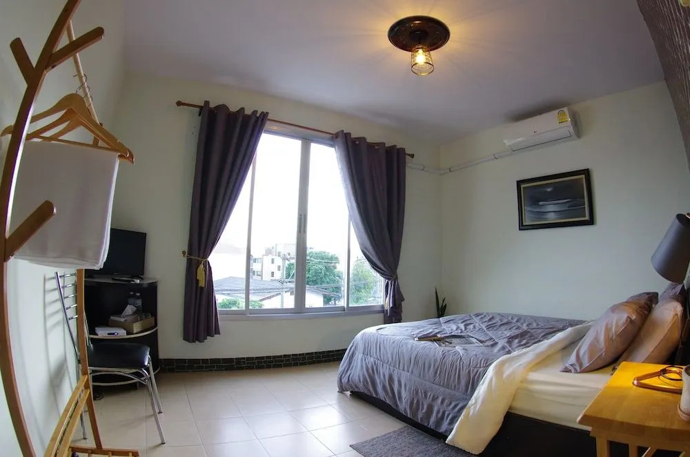 Non-Len Hostel
