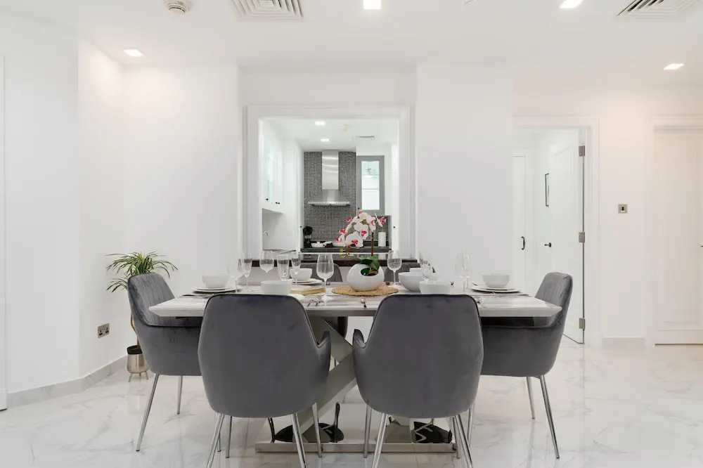 Whitesage - Fully Renovated Spacious 2Br Apt. With Burj Views