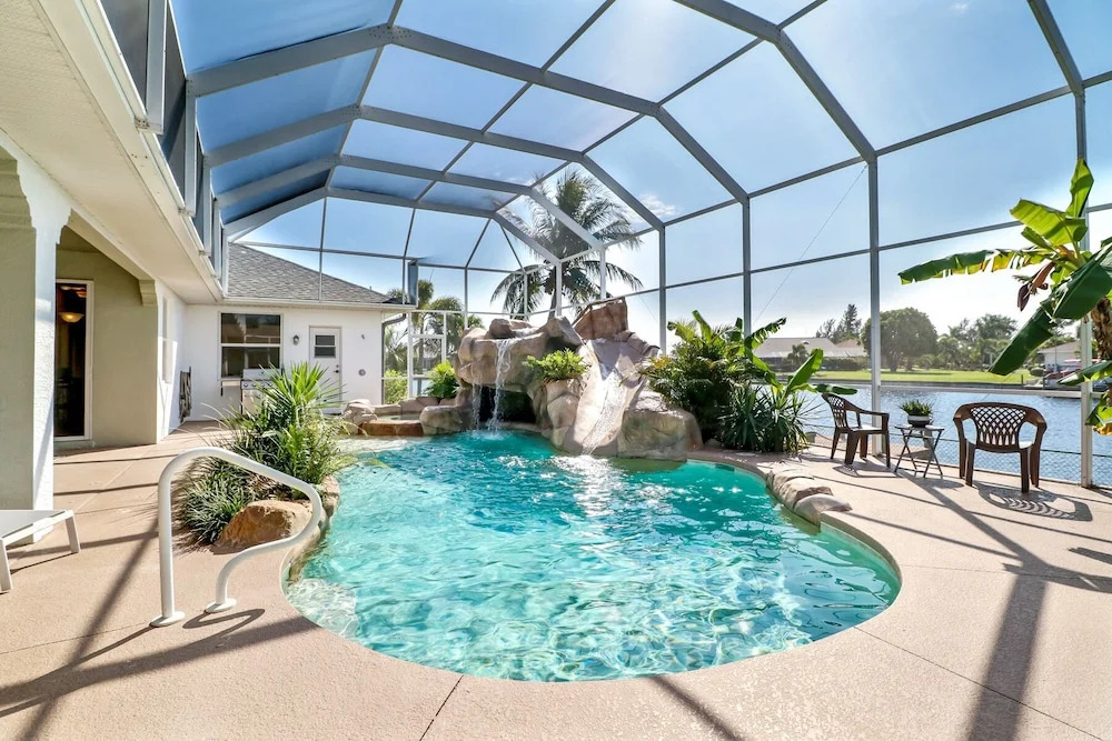 Maxine Gorgeous Pool Area With Slide 1030