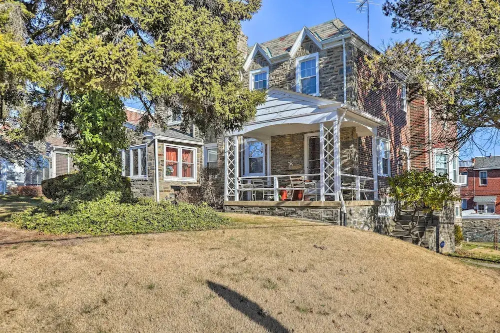Townhome w/ Porch, 7 Mi to Lincoln Financial Field
