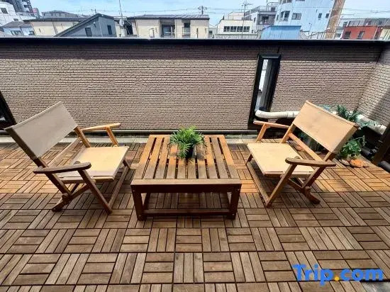 "Jiayi" 3-story building with elevator, 3 bedrooms, 2 bathrooms, 1 living room, 1 kitchen