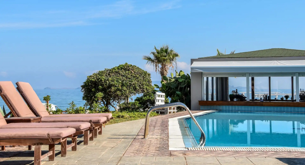 Yria Beach Hotel