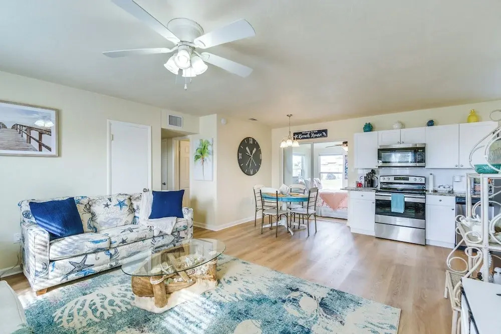 4 Mi to Beach: Charming Port Charlotte Home!