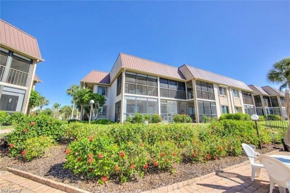 Estero Island Yacht Raquet Club Condo - Beautiful Canal Views