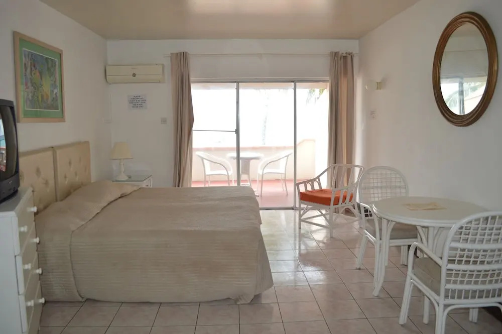 Four Aces Apartments
