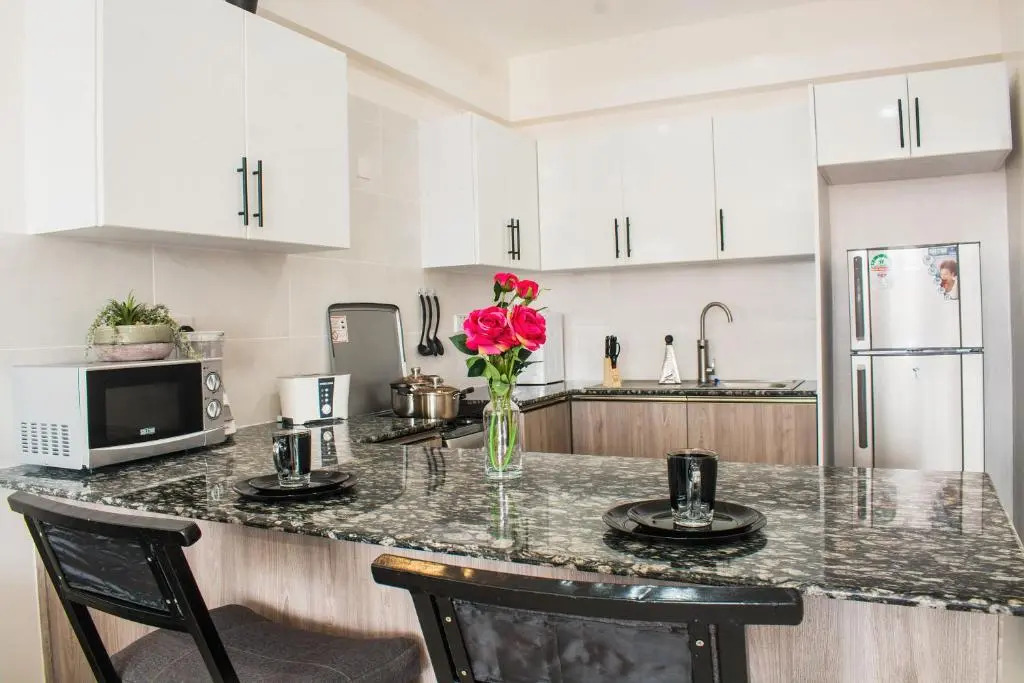 SILVERSTONE APARTMENTS -Modern Living 1 BR NEAR YAYA - GYM&POOL