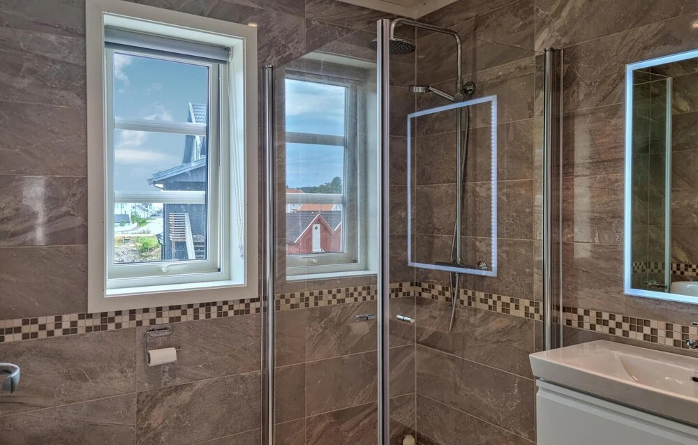 5 Bedroom Amazing Home In Spangereid