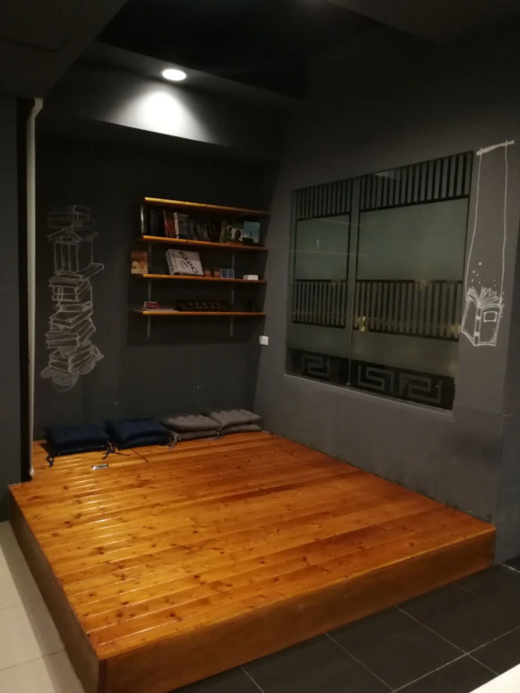 Sleepy Raccoon Hostel