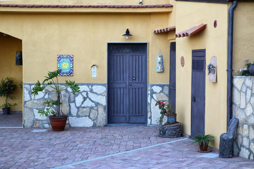 Villa Yellow House
