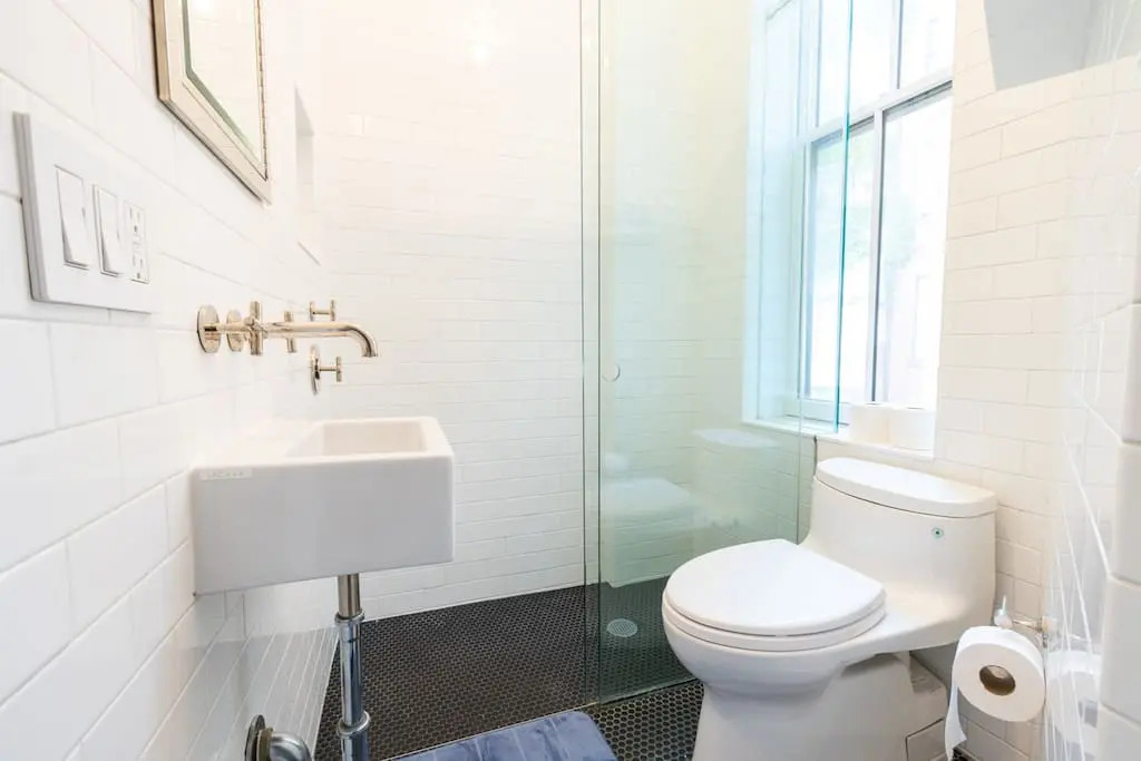 E10-2 Designer East Village Townhouse 1BR W D