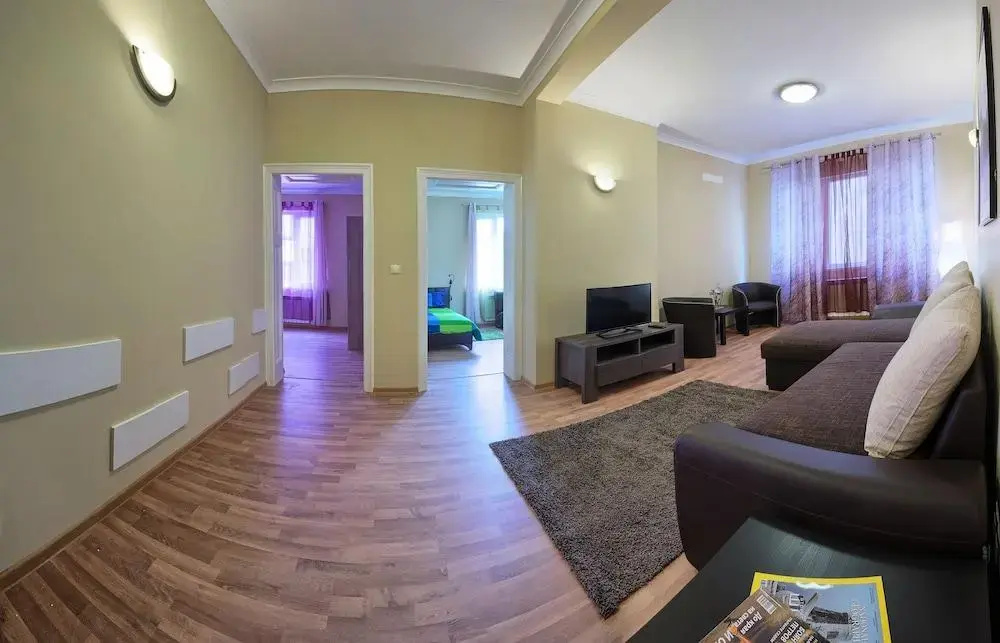 Guest House 32