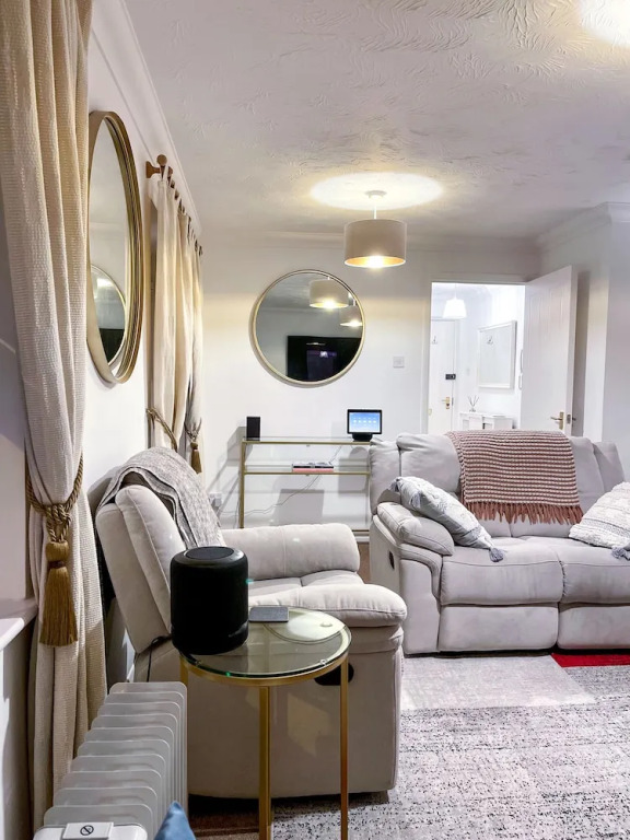 1-bed Apt, Sleeps 2, 20 min Walk to Centre