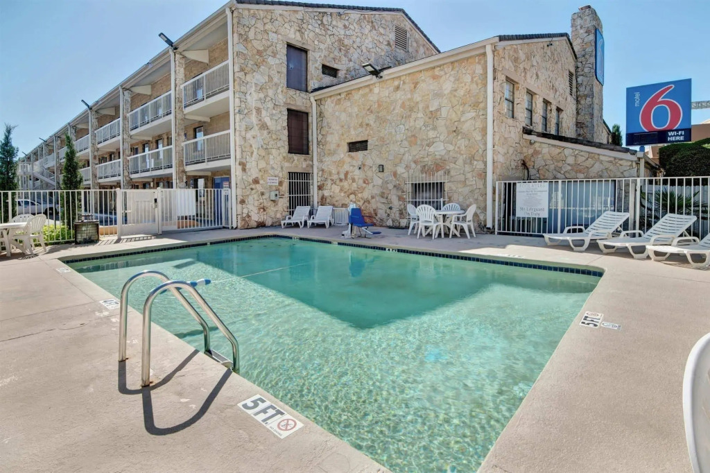 Motel 6-Dallas, TX - Forest Lane