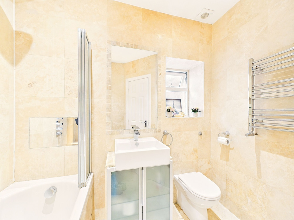 Brent Cross Garden Retreat 2 Bed Parking