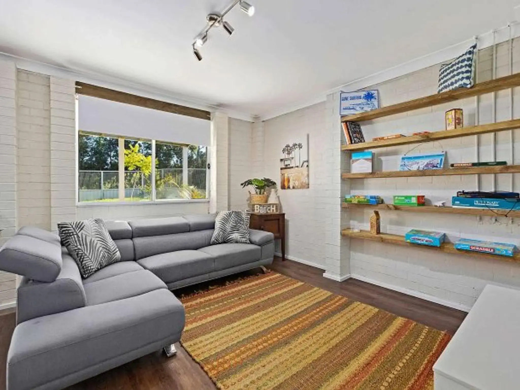 Pet Friendly Walk to the Water Park Shops and the Club
