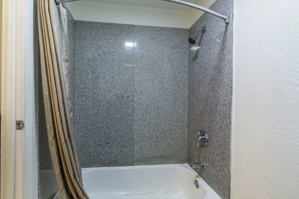 Quality Inn & Suites Port Lavaca near Lighthouse Beach