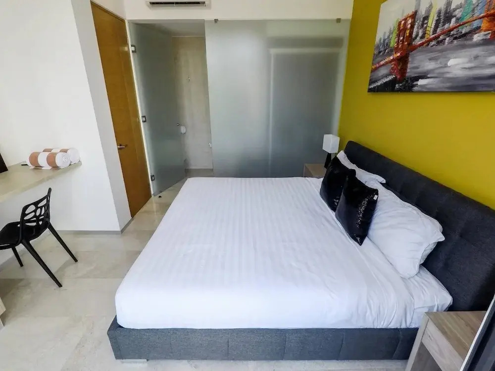 Lovely 1 Br Apartment, 3 Blocks To Mamita's, Roof Pool Views, Bbq