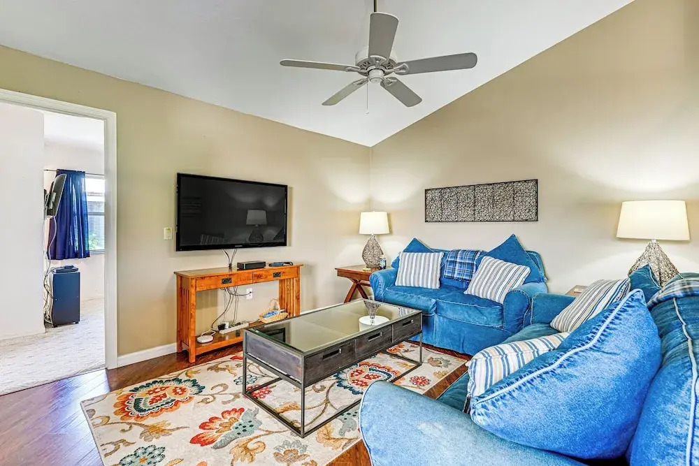 Sunny Canal-View Villa w/ Lanai in Sebring