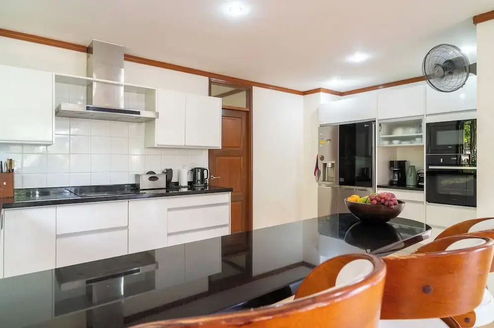 4 BR Villa walking distance to beach - KBR44