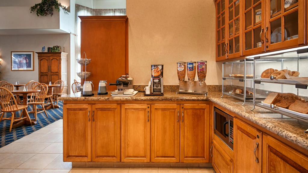 Best Western Plus A Wayfarers Inn & Suites