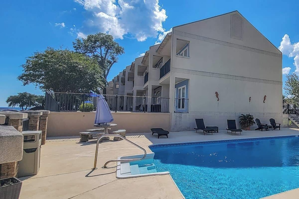 148 Beau Clair - Beachside Townhome With Pool in Long Beach