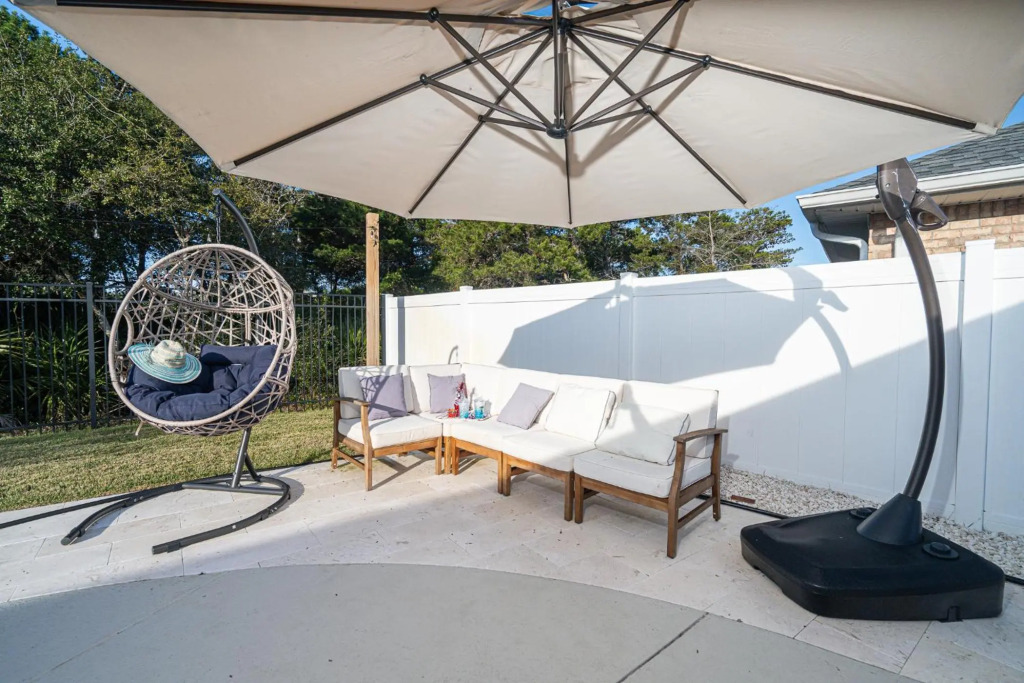 Pet friendly! Modern beach house with private heated pool-7 min walk to private beach access