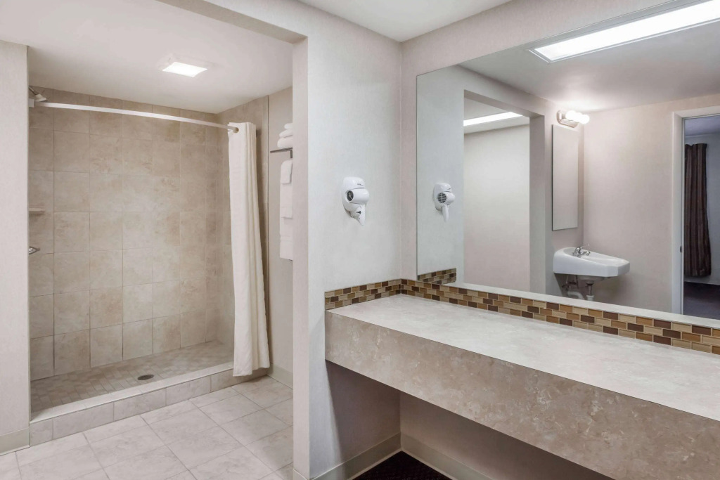 Howard Johnson by Wyndham Traverse City
