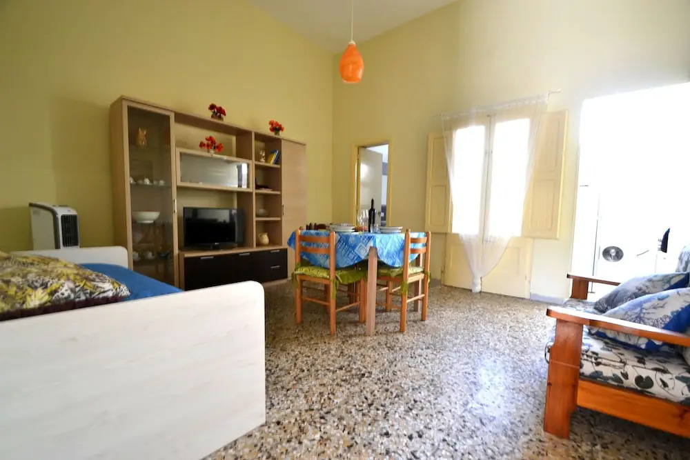 Luce Holiday Home With air Conditioning for 5 Guests