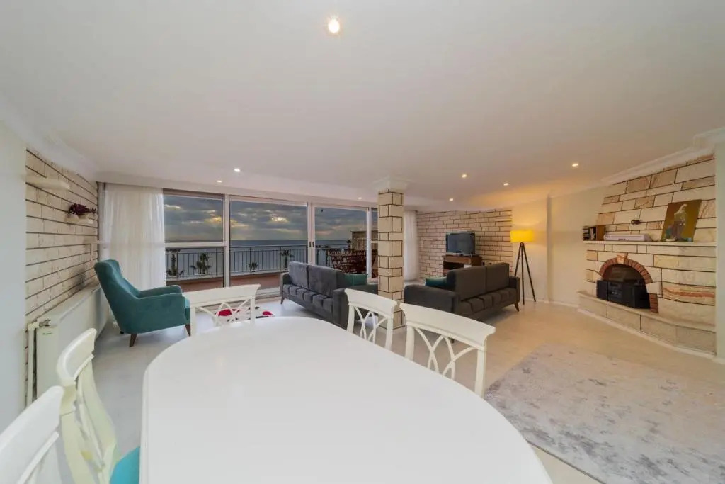 Flat With Terrace Next To Konyaalti Beach