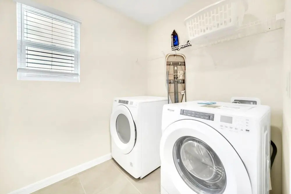 8BR Home Near Disney w Pool Hot Tub Games